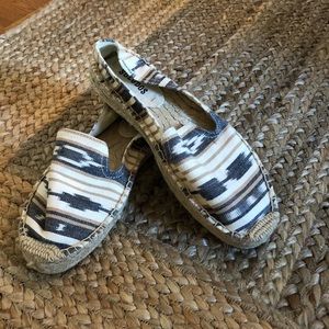 Soludos, sz 7 .. new/never worn!